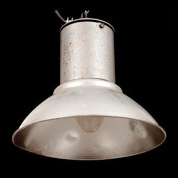 TAKLAMPA, industri. 1900-talets andra hälft.