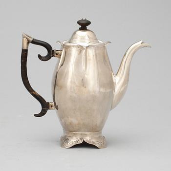 KAFFEKANNA, silver, Hans Georg Vogt, Kristianstad 1859-60. Vikt ca 228 gram.