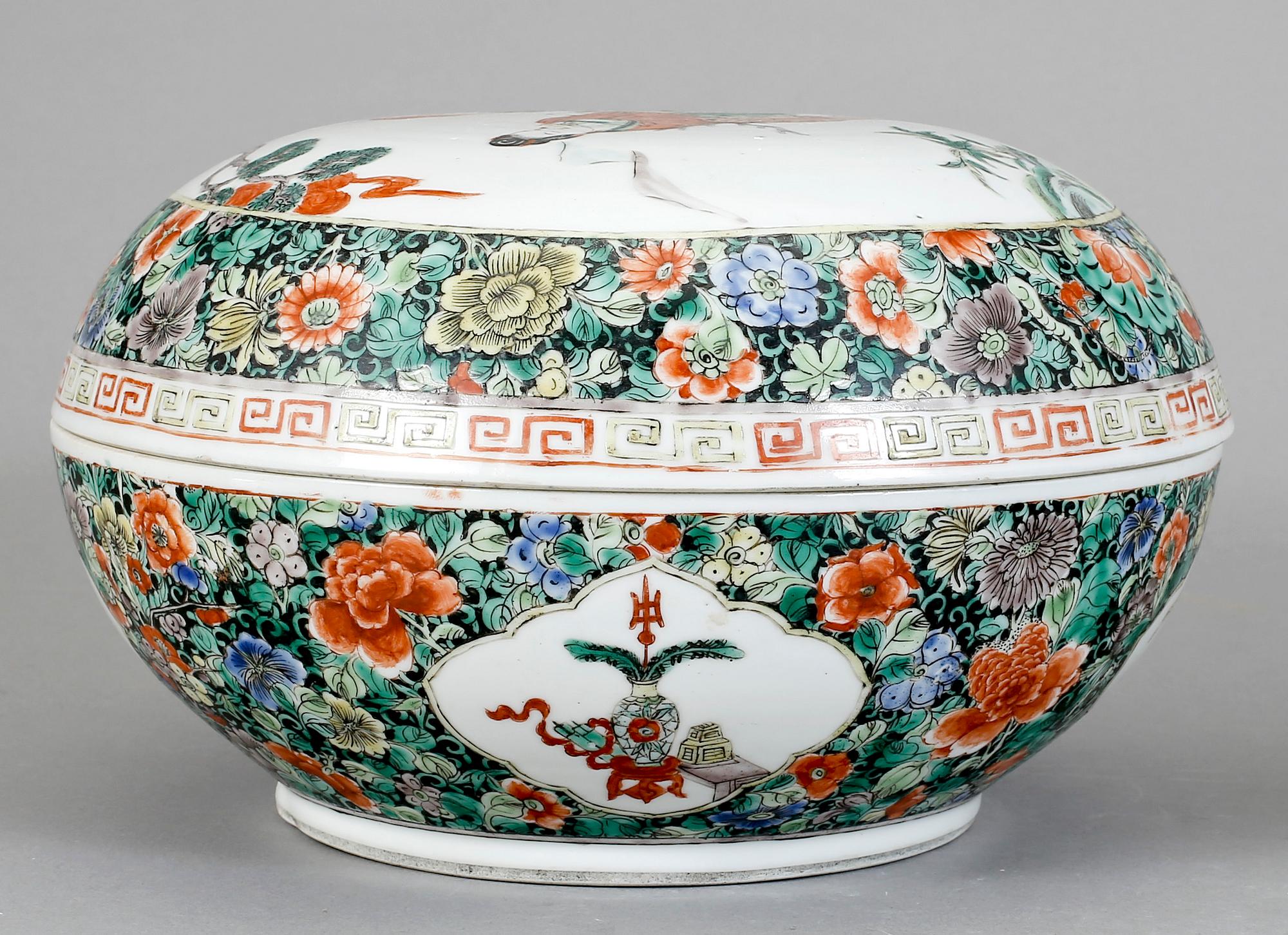 SKÅL MED LOCK, porslin, Kina, 1800-tal.
