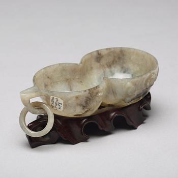 KOPPAR, tre stycken, bl.a. nefrit. Kina.