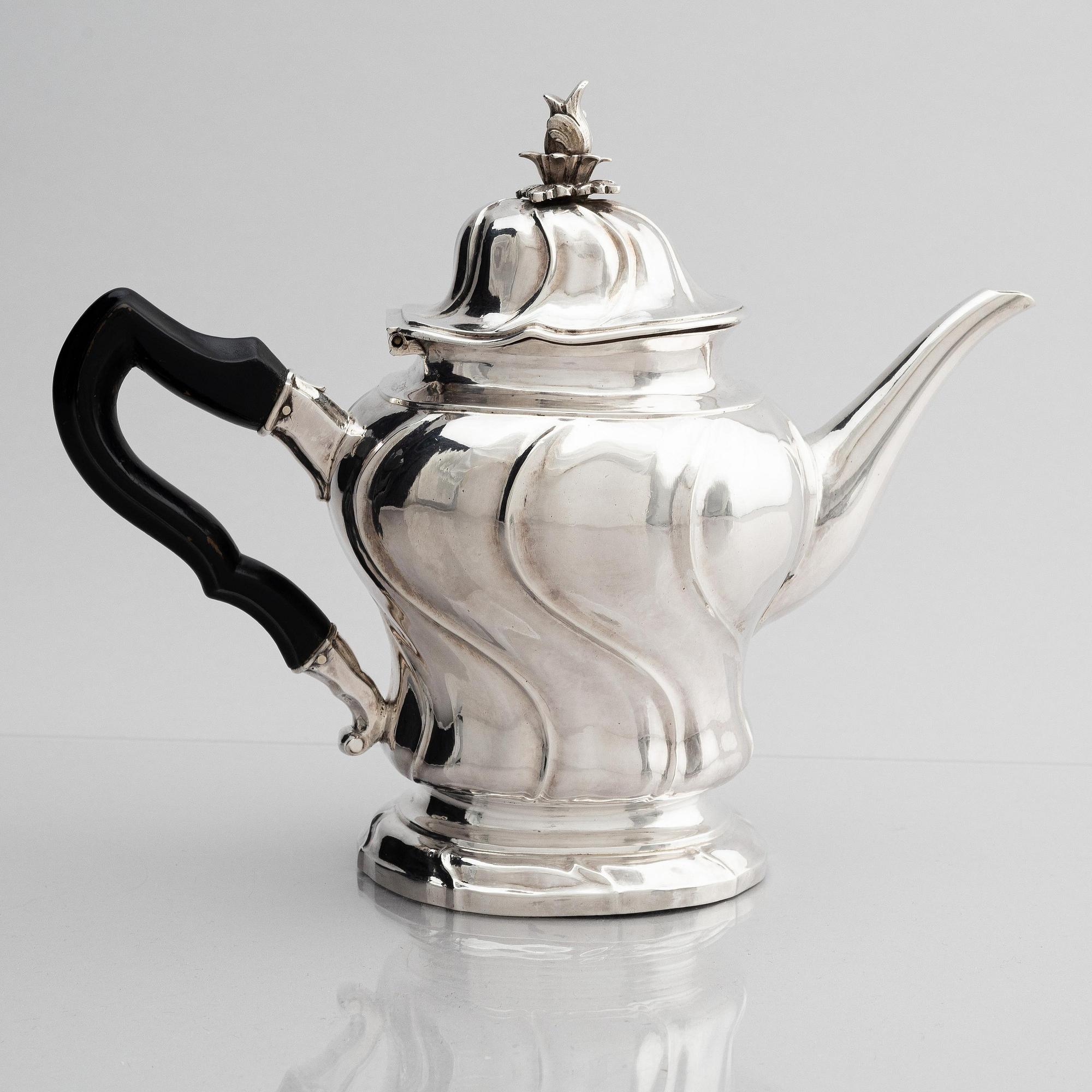 Kilian Kelson, tekanna, silver, Stockholm 1756. Rokoko.