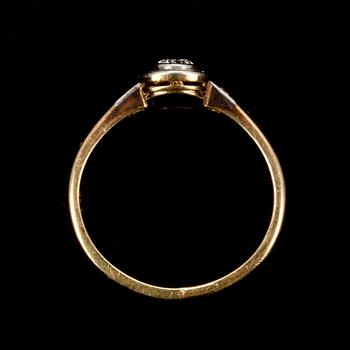 RING, antikslipade diamanter ca 0.50 ct. H/vs-I1. 14K guld. Vikt 2,5 g.