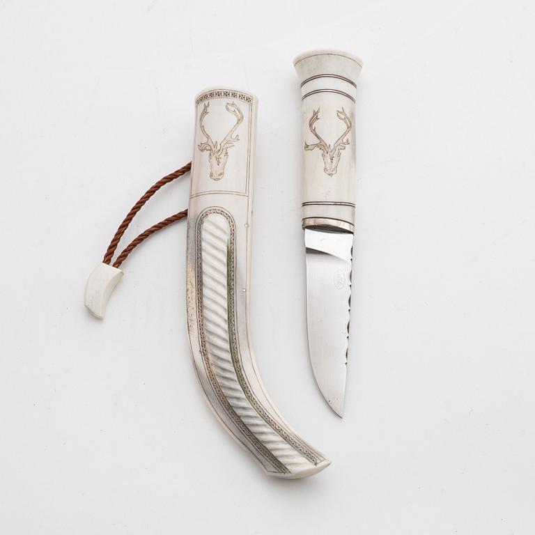 A reindeer horn knife by Bertil Fällman, signed.