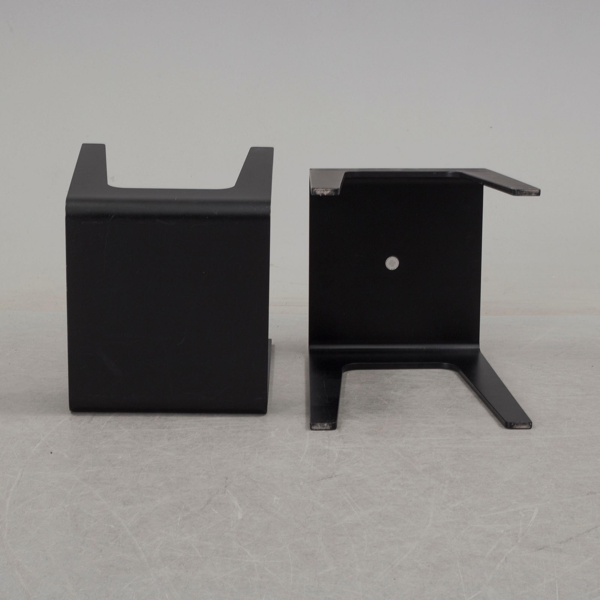 PETER BRANDT, bord/pallar 4 + 2, "Bimbo", för Blå station, Åhus, 2010-2011.