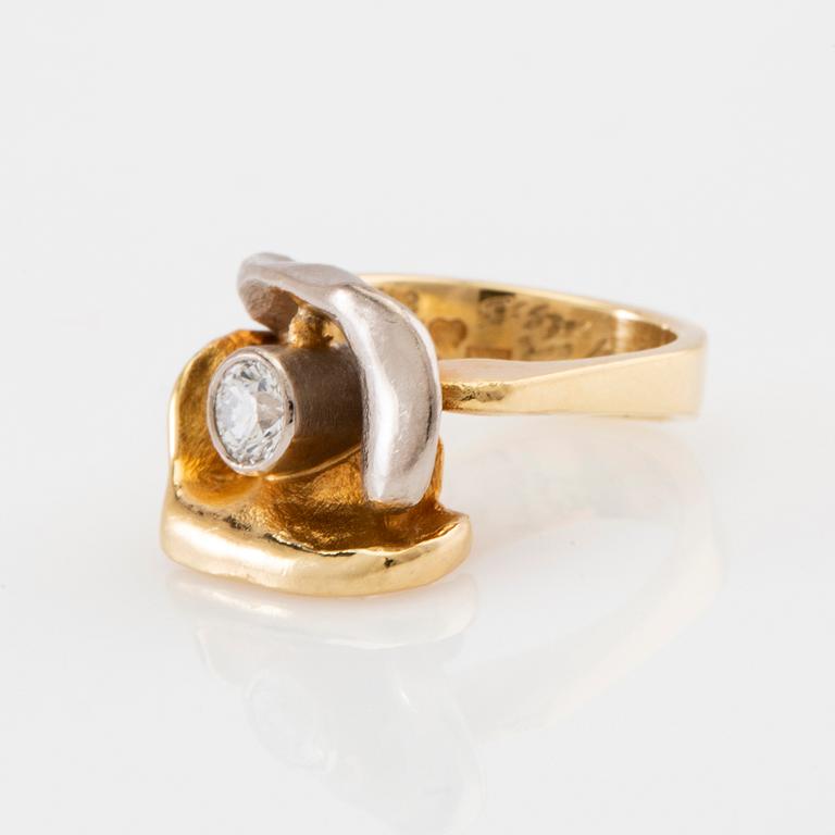 Magnus Liedholm, Ring 18K rose and white gold set with a round brilliant-cut diamond, Malmö 1987.