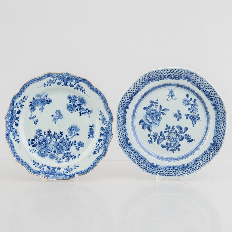 Parti kinesiskt porslin, 13 delar, Qingdynastin, 1700- och 1800-tal.