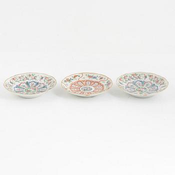 A pair of Chinese famille rose porcelain covers, and three saucers, late Qing dynasty, 19th century.