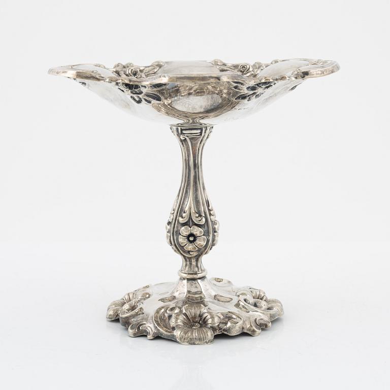 Skål på fot, silver, nyrokoko, Gustav Möllenborg, Stockholm, (1823-1850) (?).