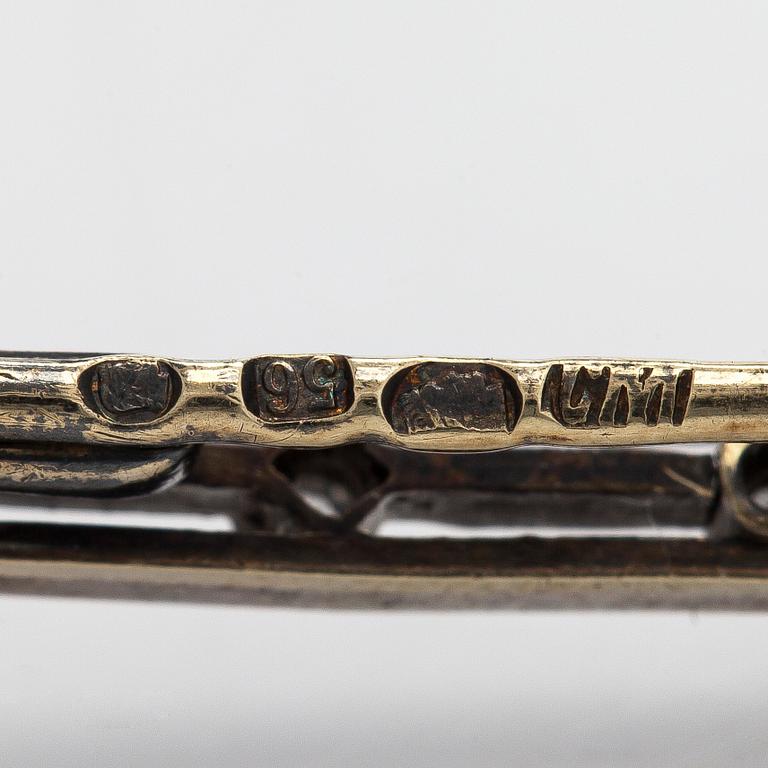 Brooch in 14K gold/silver with old-cut diamonds. Russia around year 1900.