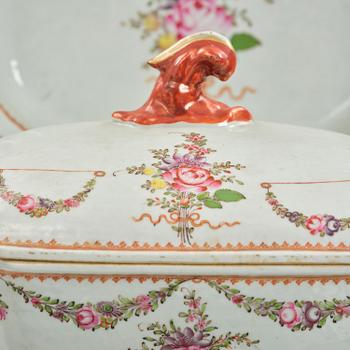 An extensive famille rose dinner service, Qing dynasty, Qianlong (1736-95). (106 pieces).