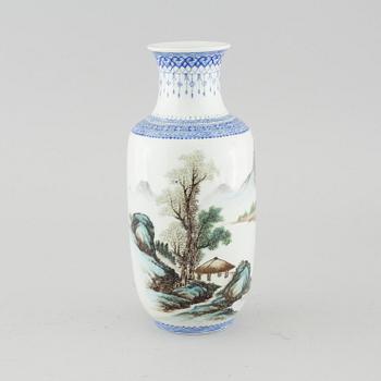 A Chinese porcelain vase, second half of the 20th century.