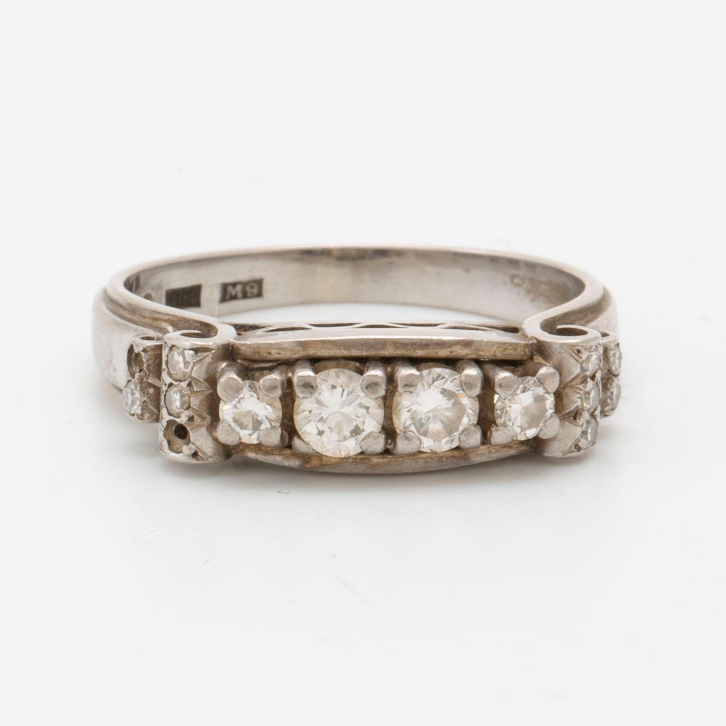 Ring 18K vitguld med briljanter och diamanter 8/8 ca 0,30 ct totalt, storlek 17/54.