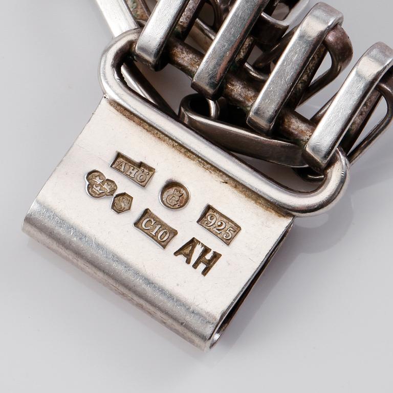 ÖRHÄNGEN, 1 par SAMT ARMBAND, 2 st, silver, bl a Anders Högberg, Göteborg 1977 och 1991.