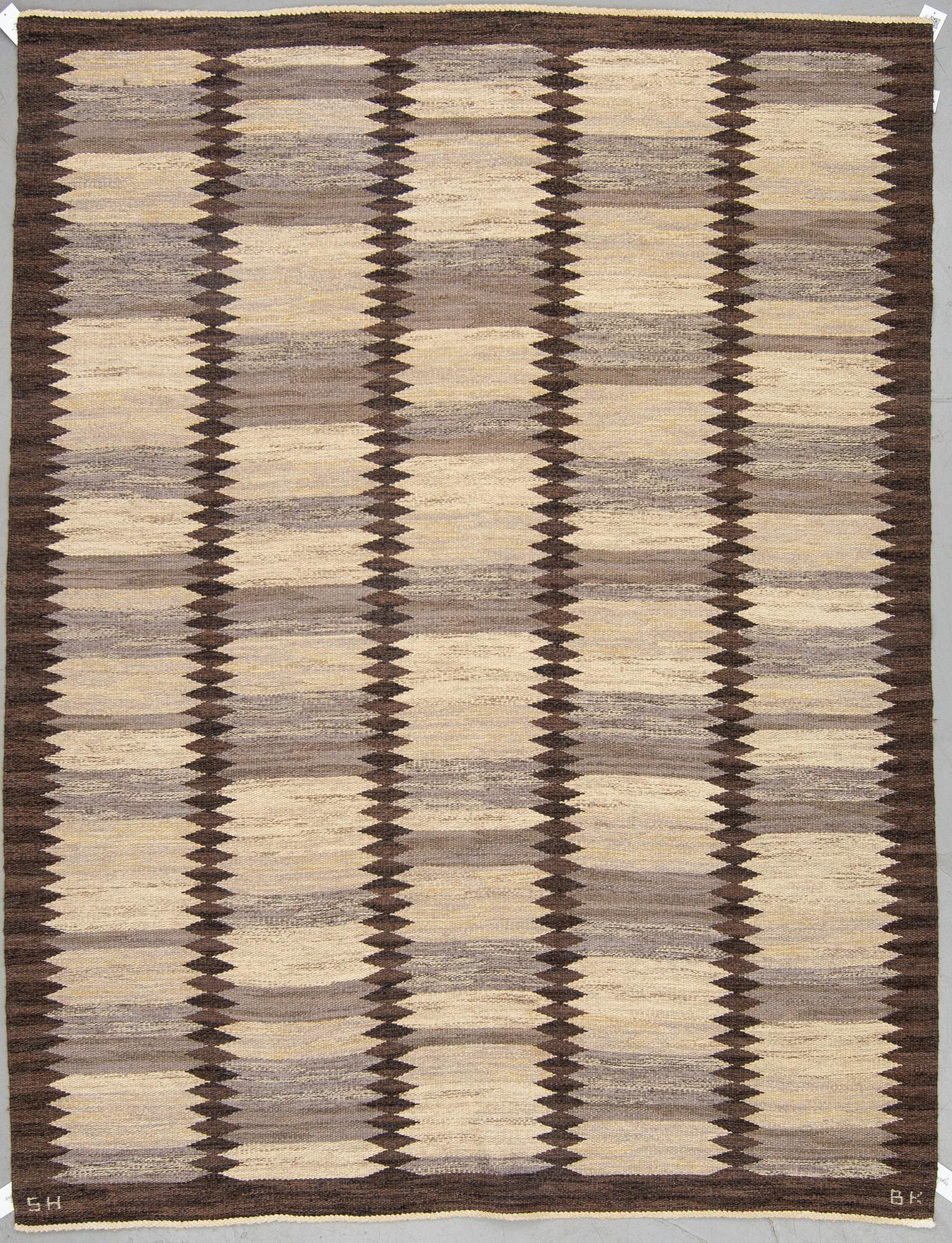 BERIT KOENIG , A CARPET, "Viggen, grå", flat weave, ca 242 x 184,5 cm, signed SH BK.