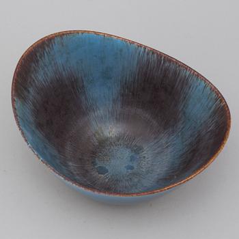 A Gunnar Nylund stoneware bowl, Rörstrand.