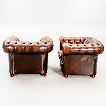 Fåtöljer ett par Chesterfield-stil 1990-tal Britannia-möbler.