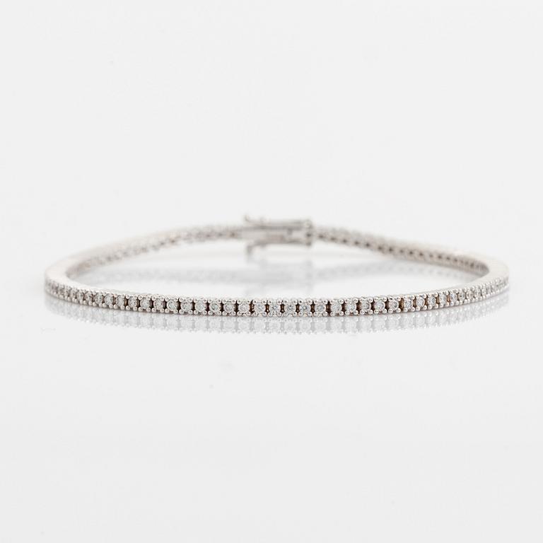 Tennisarmband med briljantslipade diamanter.