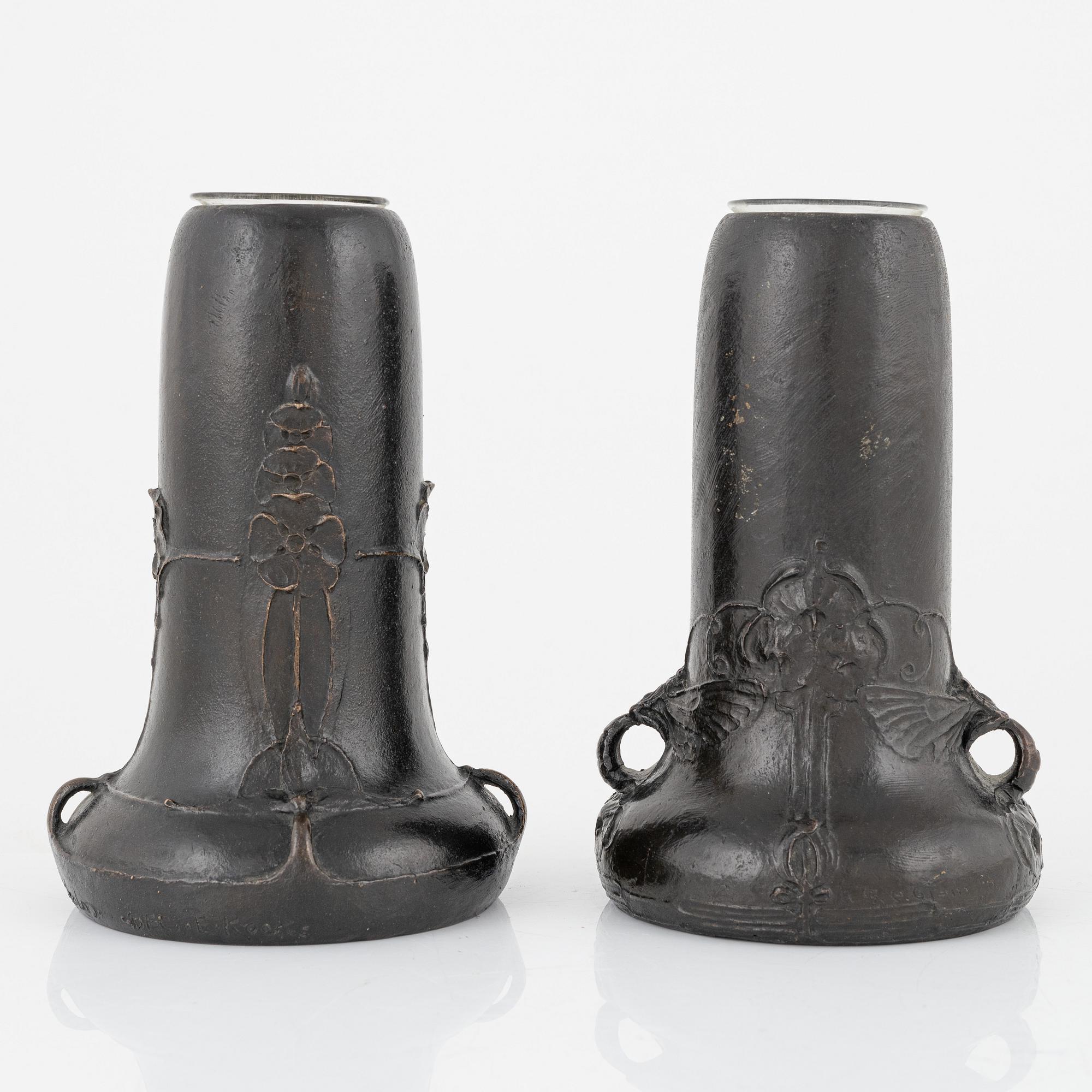 Elsa Kock och Hugo Elmqvist, två snarlika vaser, Stockholm, Jugend, tidigt 1900-tal.