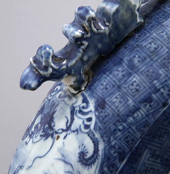 A large blue and white moon flask, late Qing dynasty.