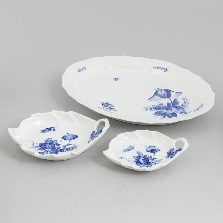 Royal Copenhagen, mat- och kaffeservis, porslin, 108 delar, "Blå blomst", Danmark.