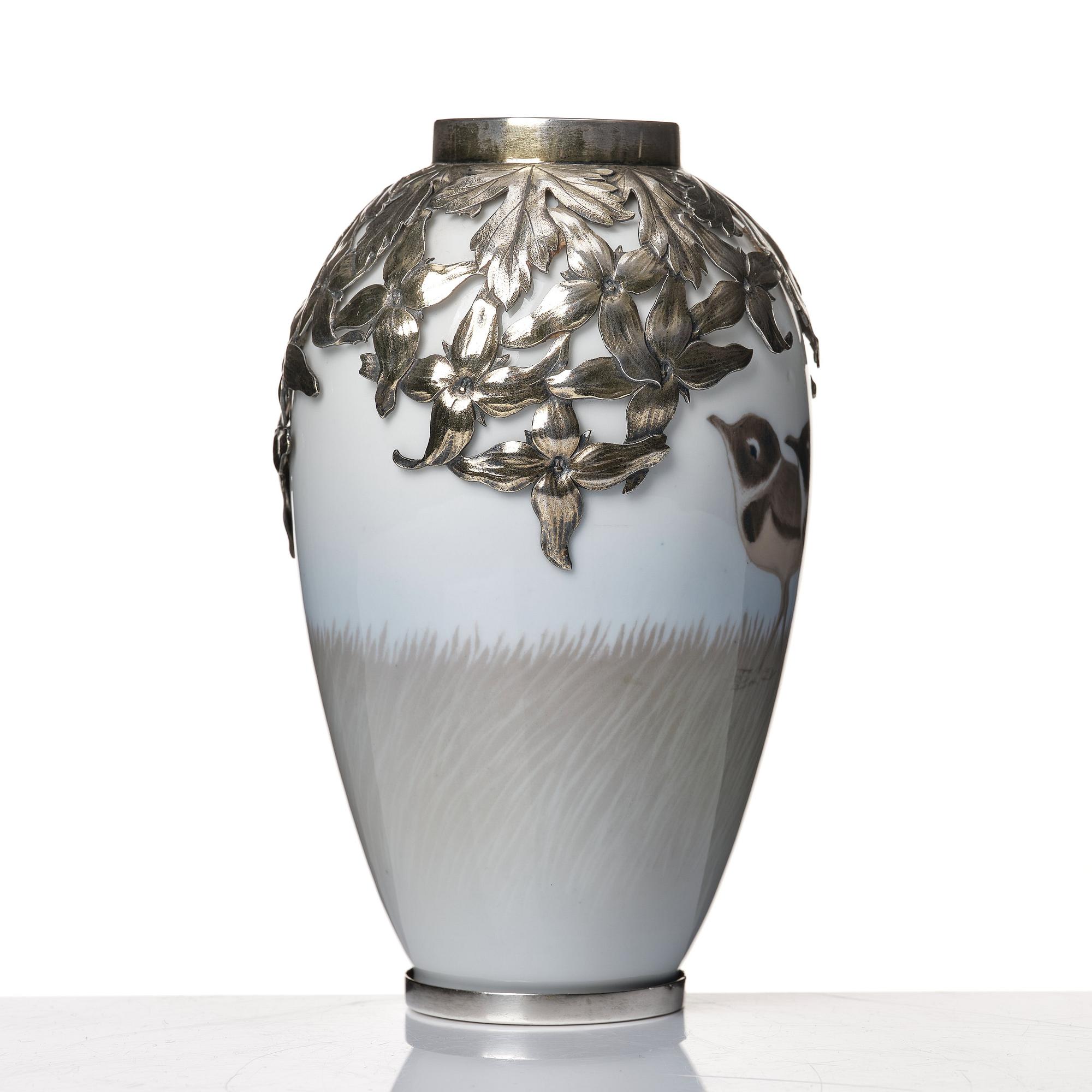 Anton Michelsen, & Royal Copenhagen, vas, porslin med mynning och fot av sterlingsilver, Köpenhamn 1911.