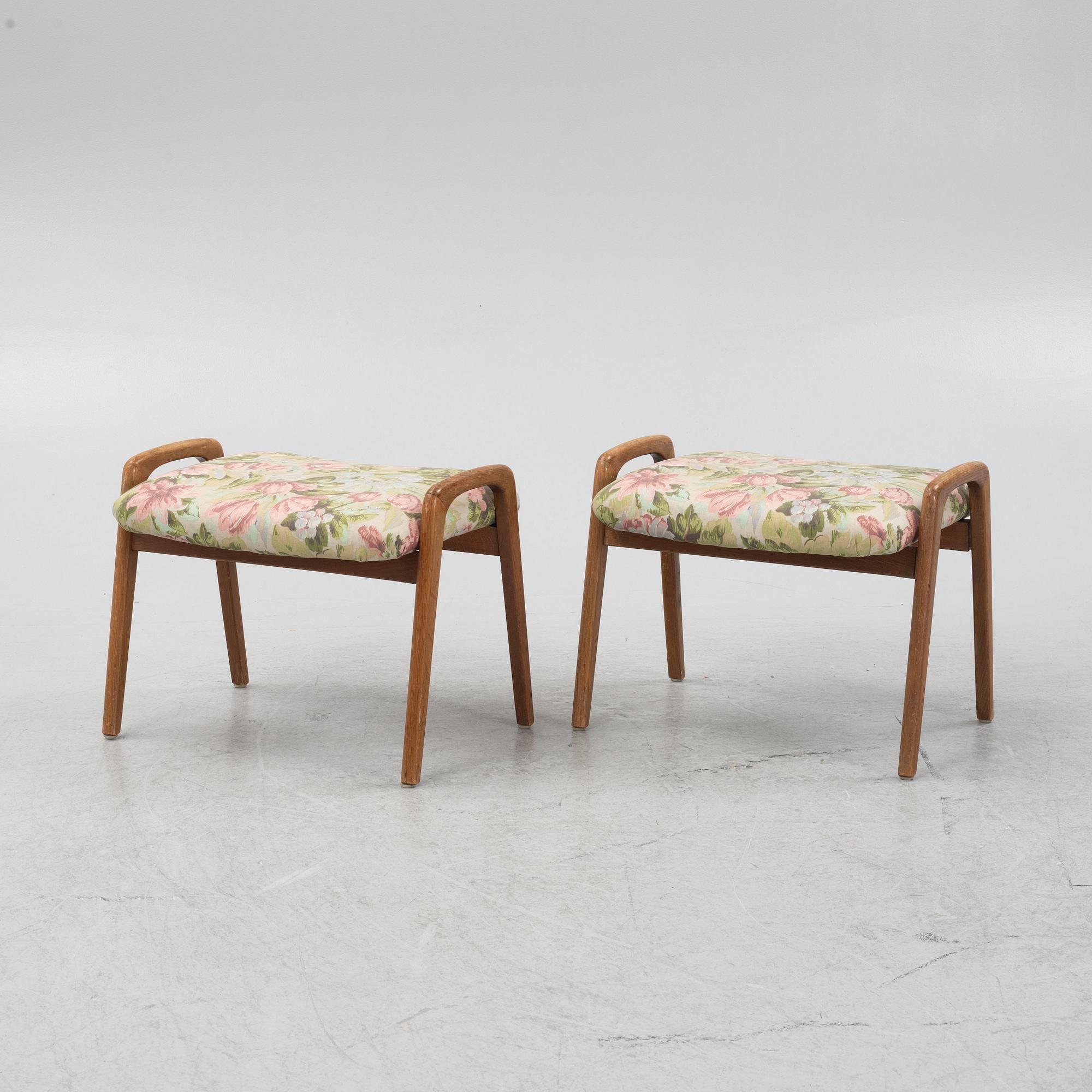 A pair of ottomans, 20th century.