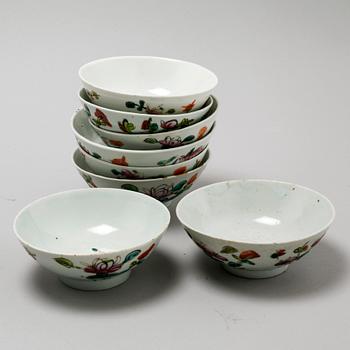 A collection of Chinese porcelain tableware,