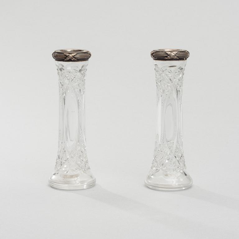 MINIATYRVASER, ETT PAR, Fabergé, silver och glas, ca 1900.