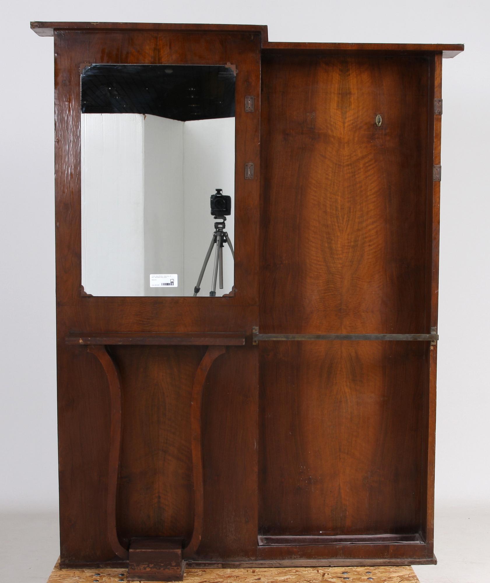 HALLSPEGEL, Sydeuropa, art deco, 1900-talets andra kvartal.