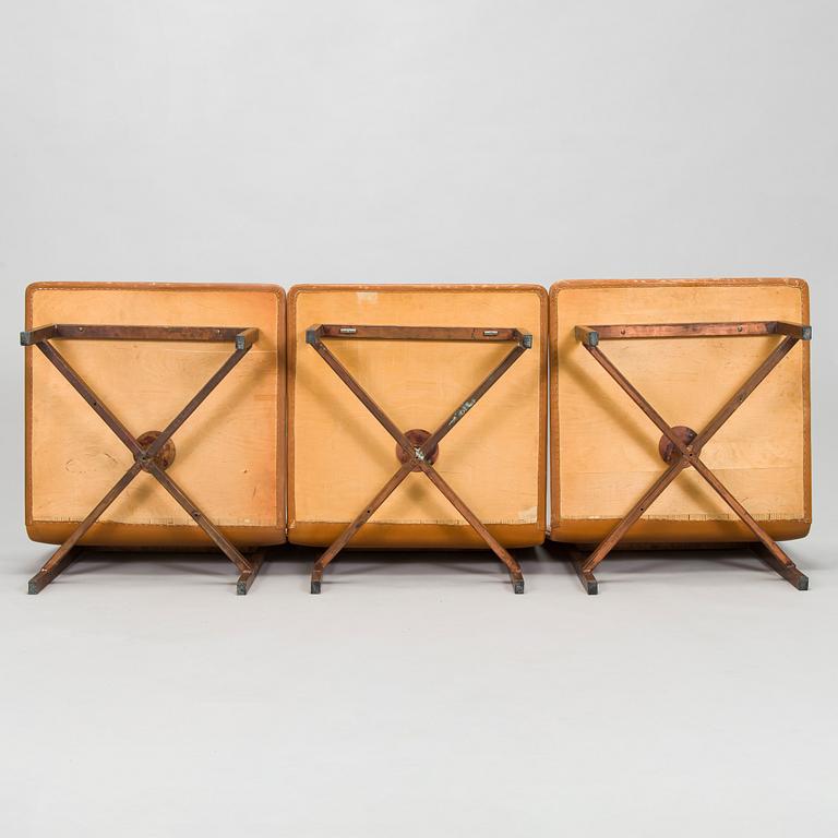 Ilmari Tapiovaara, sohva / nojatuoleja 3 kpl, valmistaja Lukkiseppo, 1900-luvun puoliväli.