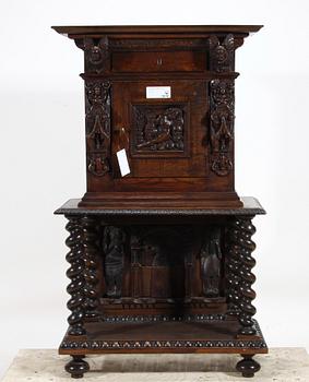 SKÅP PÅ BENSTÄLLNING, renässansstil, sent 1800-tal.