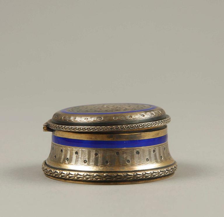 DOSA. Silver och emalj. 1900-tal.