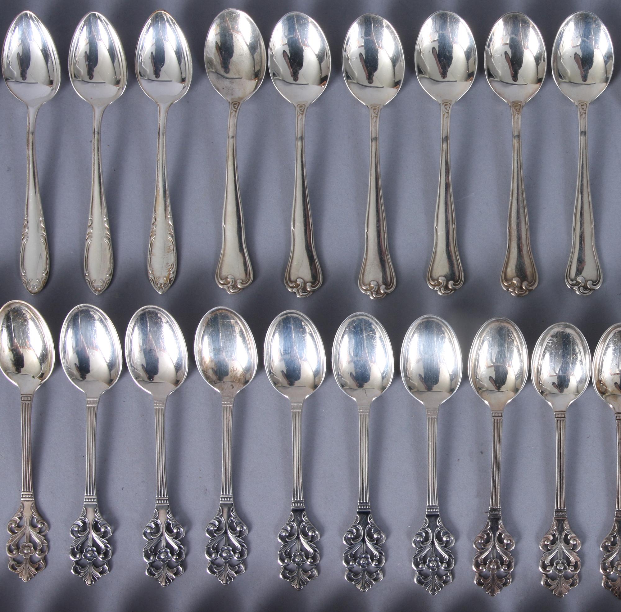 PARTI SKEDAR, 128 st, silver, mest Sverige, 1900-tal. Tot vikt 1240 g.