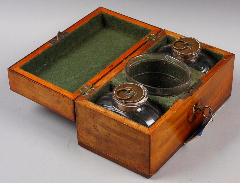 SKRIN MED GLASPLUNTOR, Karl Johan, 1800-talets första hälft.