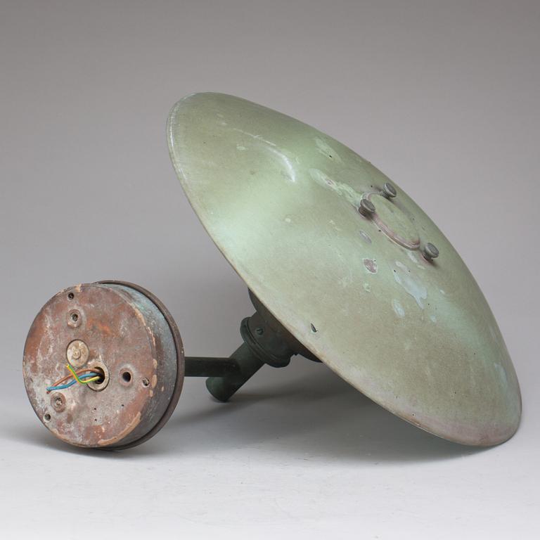 VÄGGLAMPA, för utomhusbruk, "PH", Poul Henningsen för Louis Poulsen, Danmark.