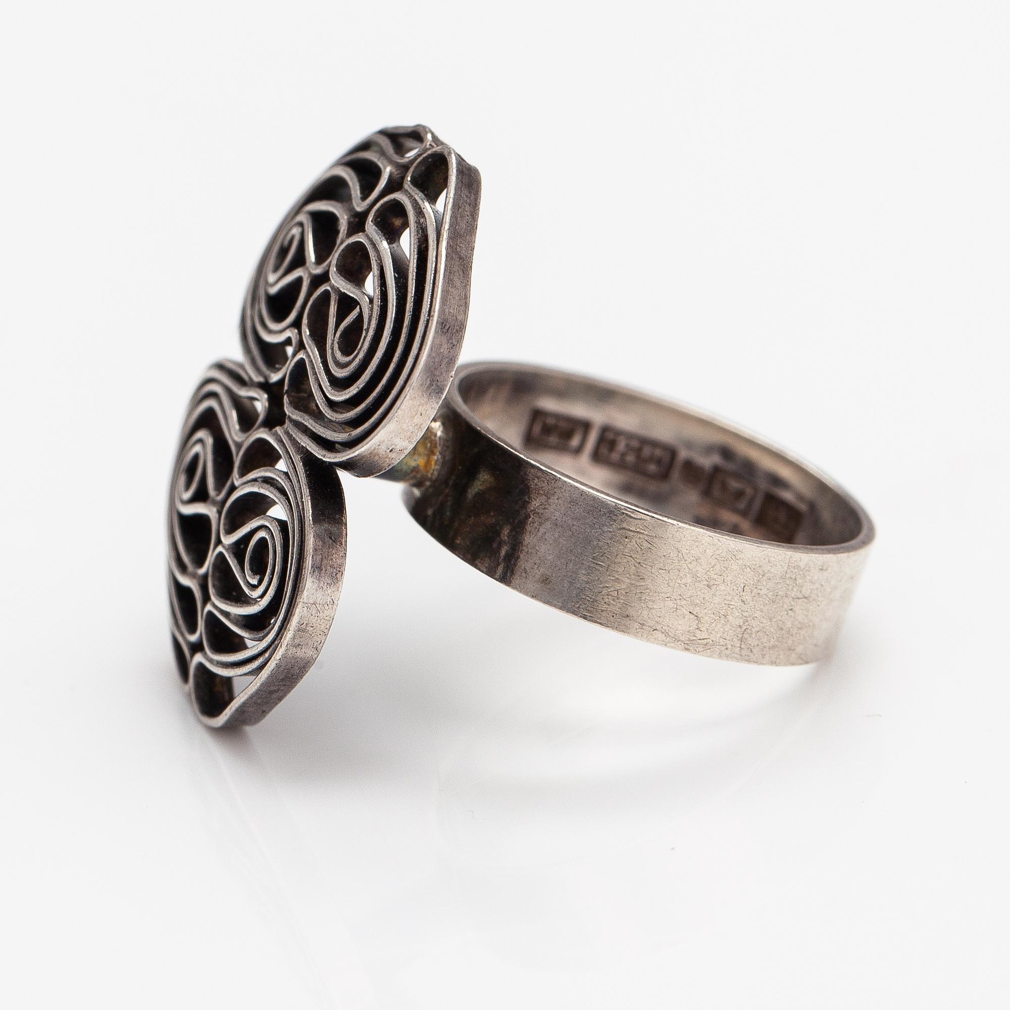 Liisa Vitali, "Kissantassut", a pari of sterling silver earrings and a ring. Westerback, Helsinki 1971.