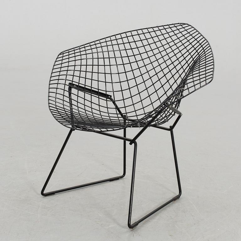A HARRY BERTOIA "DIAMOND CHAIR".