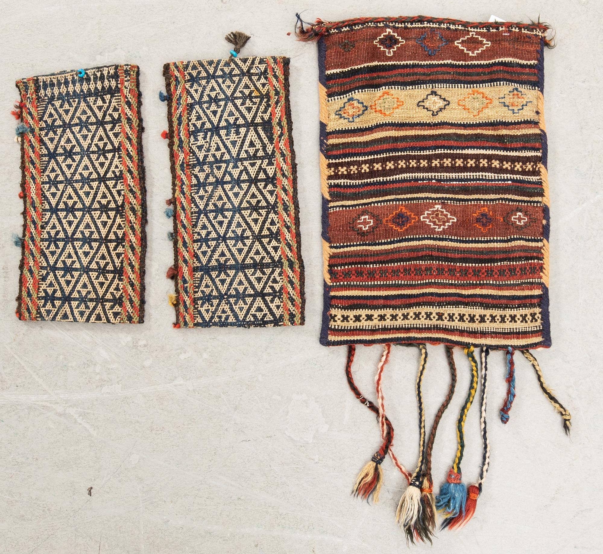 Bags/Carpets 3 pcs Kashgai (of which a pair are children's cushions) semi-antique approx. 38x18 cm and 46x32 cm (without tassels).