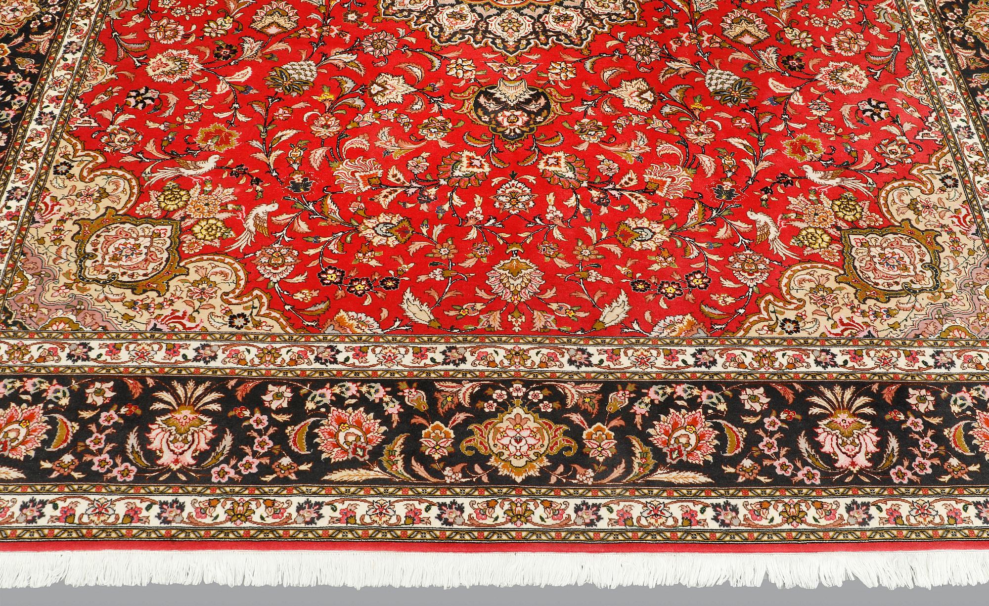 Matta, Figural Täbriz, Part Silk, sk 50 Radj, ca 307 x 248 cm.