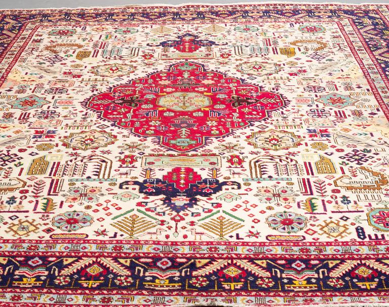 Matta, Täbris, ca 370 x 310 cm.