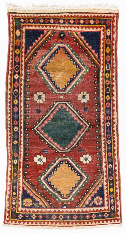 A semi-antique Khersake-Bakthiari carpet, ca 268 x 128-145 cm.