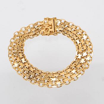 An 18C gold bracelet weight 22,5 grams, length 18 cm.