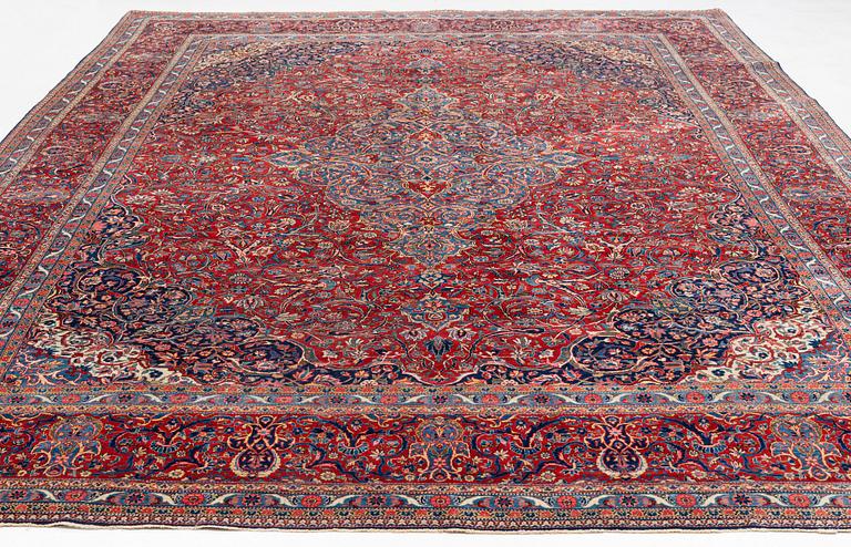 A semi-antique Kashan carpet, ca 437 x 304-310 cm.