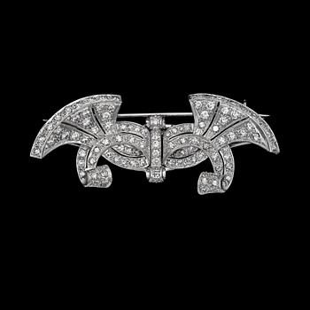 975. An Art Deco brilliant-cut diamond brooch.
