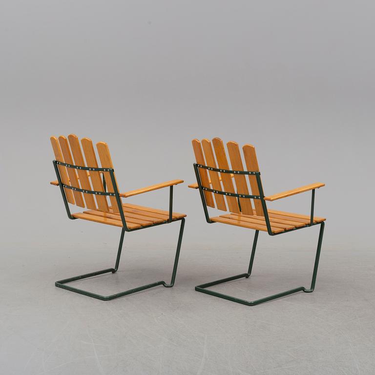 A set of five chairs and a table, Grythyttan, manufactured between 1954 and 1962.