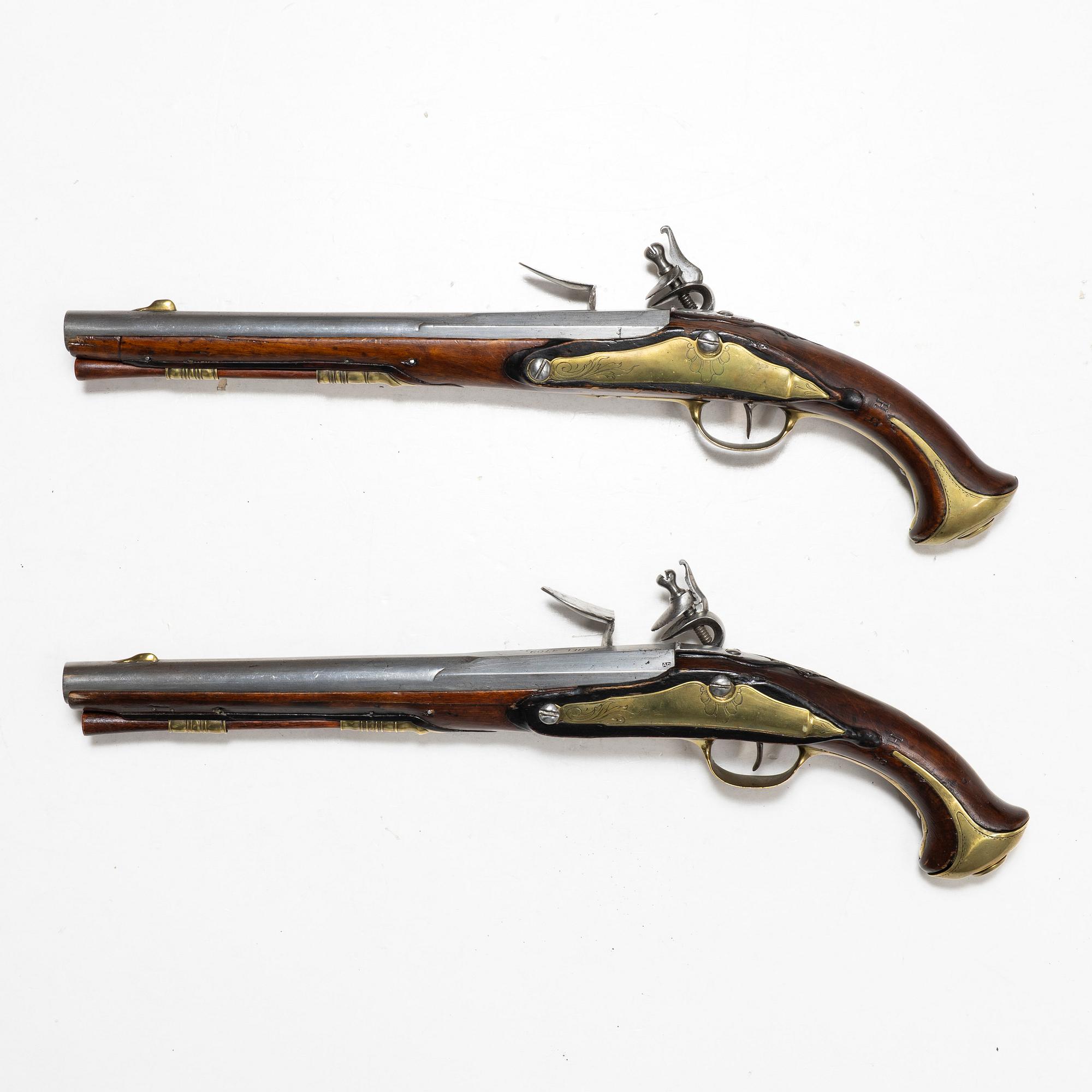 Flintlåspistoler, ett par, signerade C. SCHEL 1709, Nortelie. (Caspar el.Christopher Schiel).