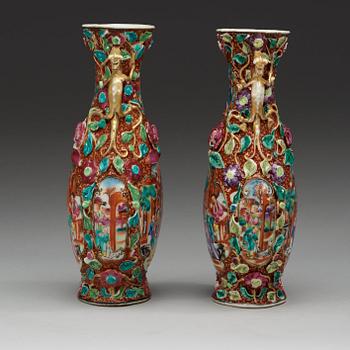 VASER, ett par, kompaniporslin. Qing dynastin, Qianlong (1736-95).