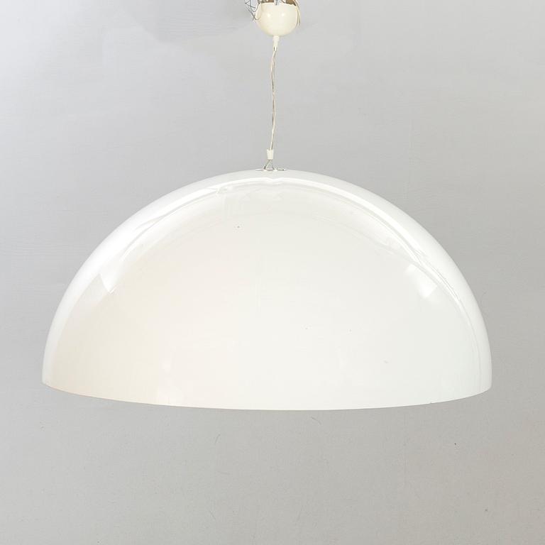 Vico Magistretti,  Sonora 490 ceiling pendat from Oluce.