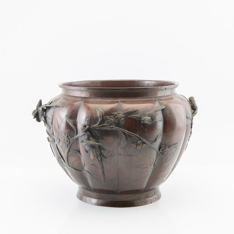 A Japanese bronze flower pots, Meiji period (1868-1912).