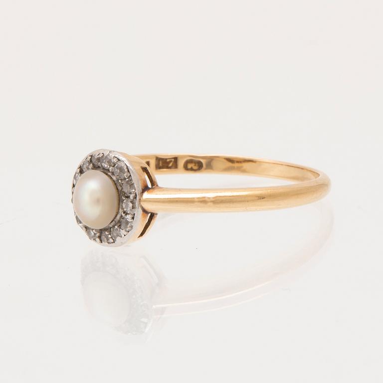 Ring in 18K gold with cultured pearl and old-cut diamonds, Stockholm 1911.